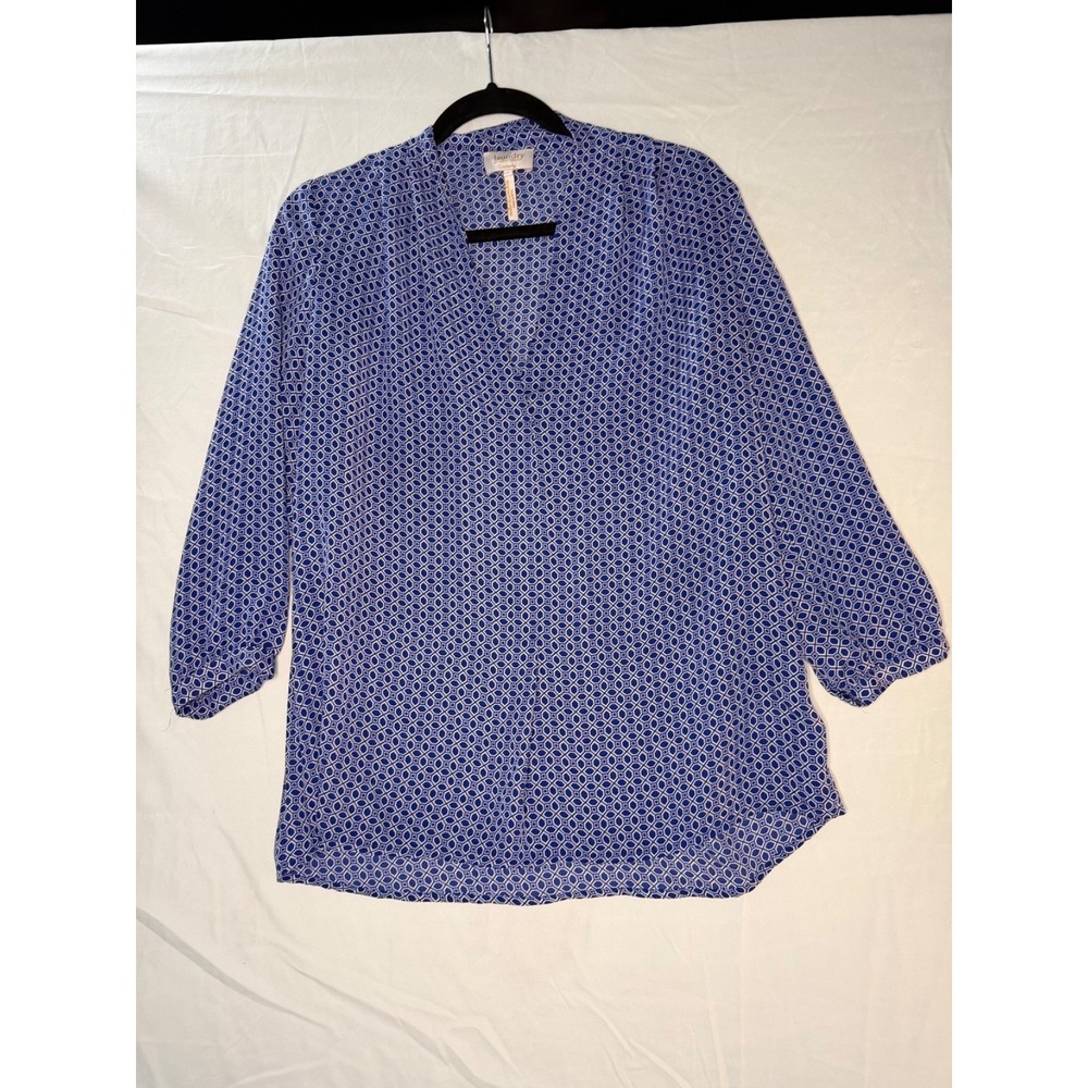 Laundry by Shelli Segal blue v-neck blouse sz M‎ geometric
